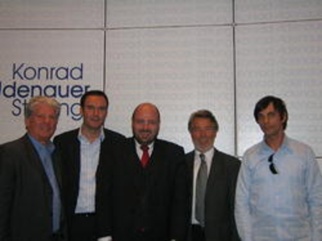 Diskutierten lebhaft (v.l.n.r.): Stein, Baur, Kampeter, Hutter und Hölzel