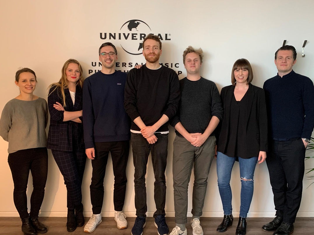 Arbeiten weiter zusammen (von links): Aleksandra Halas (Senior Assistant und Creative Coordinator), Anne Mahlendorf (Manager A&R), Patrick Pitz (Director A&R), Pascal "Kalli" Reinhardt, Mo...
