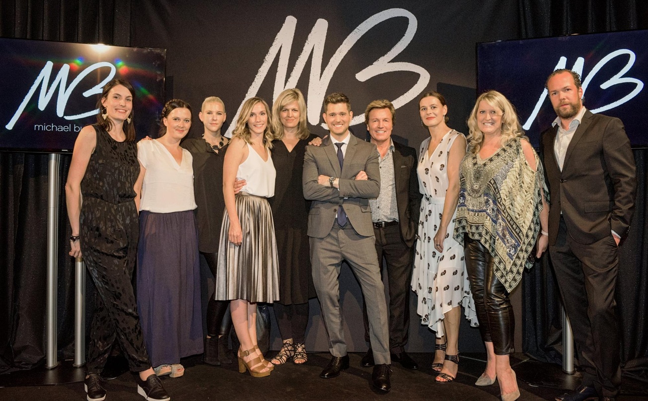 Bei der Albumpräsentation (von links): Anne Kiedaisch (Communictaion Manager & Assistant to Director Promotion Warner Music Germany), Kareen Biermann (Senior Manager Artist & Promotion Coo...