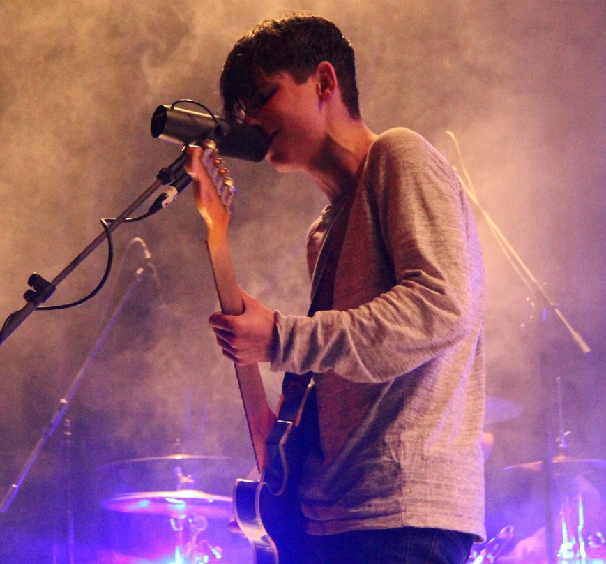 Auf der Bühne beim Finale von Play Live 2015: Florian Kiesling von der Ulmer Band Van Holzen