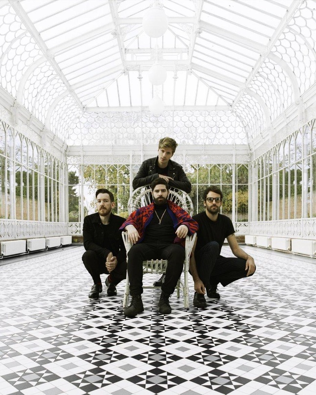 4ac676a28121cf1899fc233039cdeeffaab90e3a312d5702f16a3b9de3b2d604 Spielen bei der Warner Music Night auf: Foals