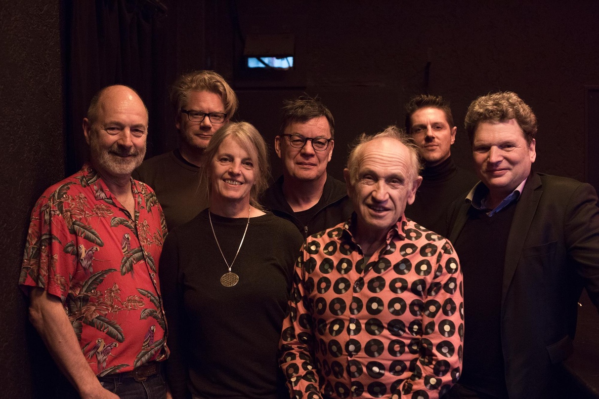 Feierten im Berliner Gretchen (von links): Wolfgang Loos (Traumton), Bernd Rohde (Indigo), Stefanie Marcus (Traumton), Jörg Heidemann (VUT), Nikel Pallat (Indigo), Martin Tilschner (The Or...