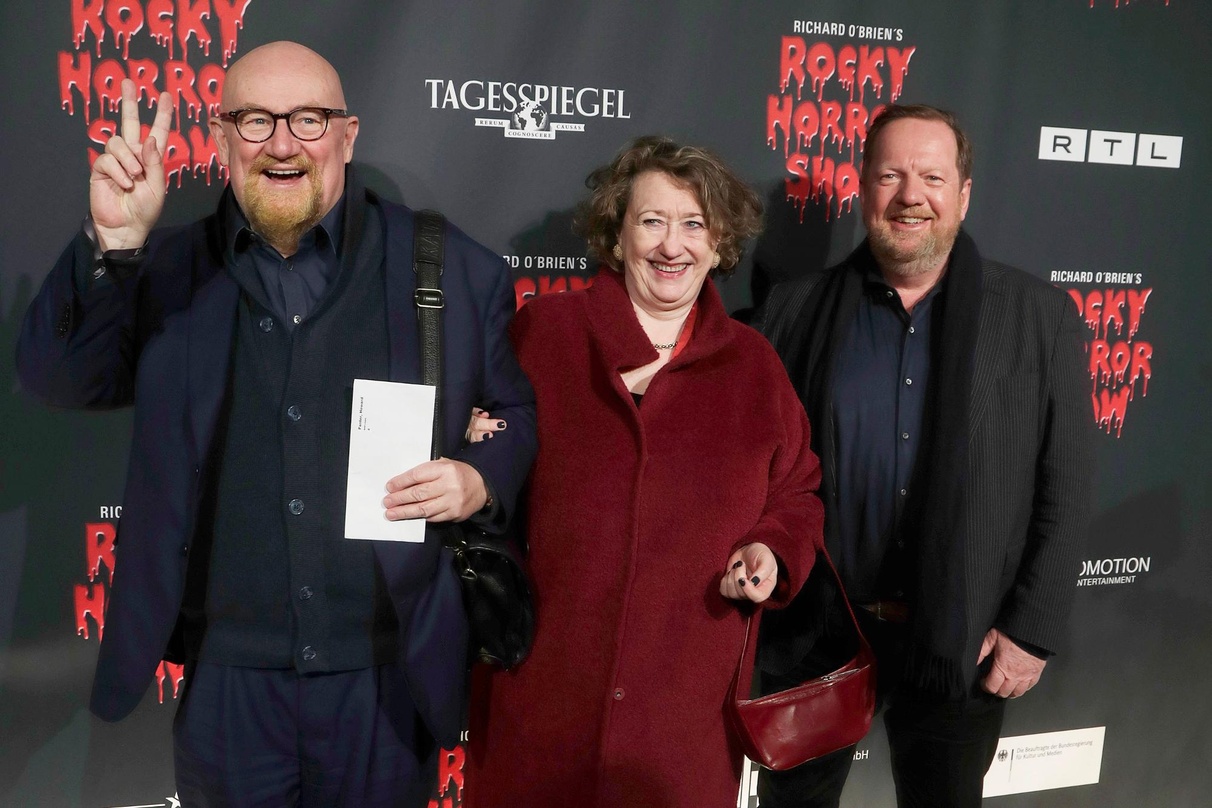 Bei der "Rocky Horror Show" in Berlin (von links): Sir Howard Panter (Director Rocky Horror Limited, CEO Trafalgar Entertainment), seine Frau Dame Rosemary Squire und Ralf Kokemüller (CEO ...