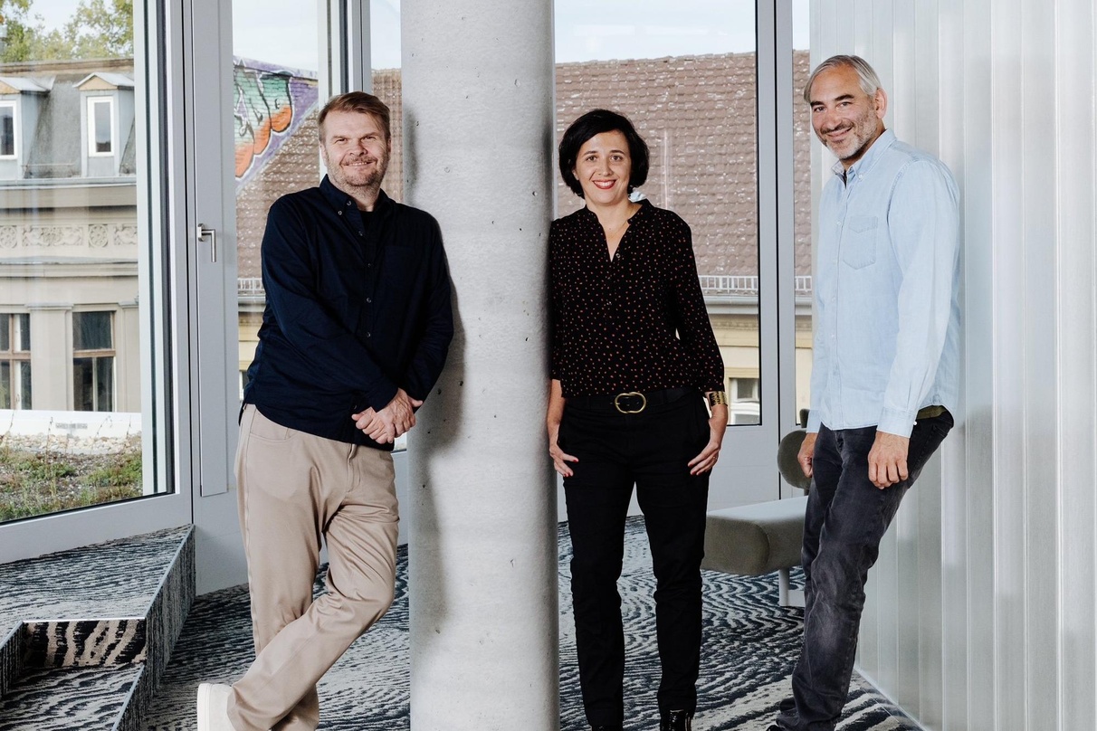 Übernimmt das Ruder bei Sony Music France: Marie-Anne Robert mit Rob Stringer (Chairman Sony Music Group und CEO Sony Music Entertainment, links) und Daniel Lieberberg