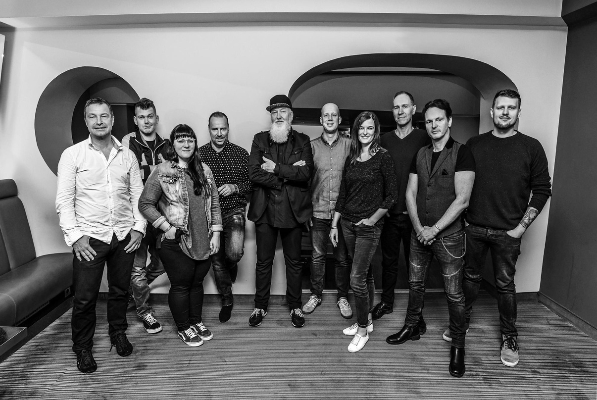 Bei der Vertragsunterzeichnung in Hamburg (von links): Dirk Götze, Pierre Gehrmann, Bernadette Wuttke (alle Mawi Concert), Matthias Winkler (Geschäftsführer Mawi Concert und Meadow Lake Mu...