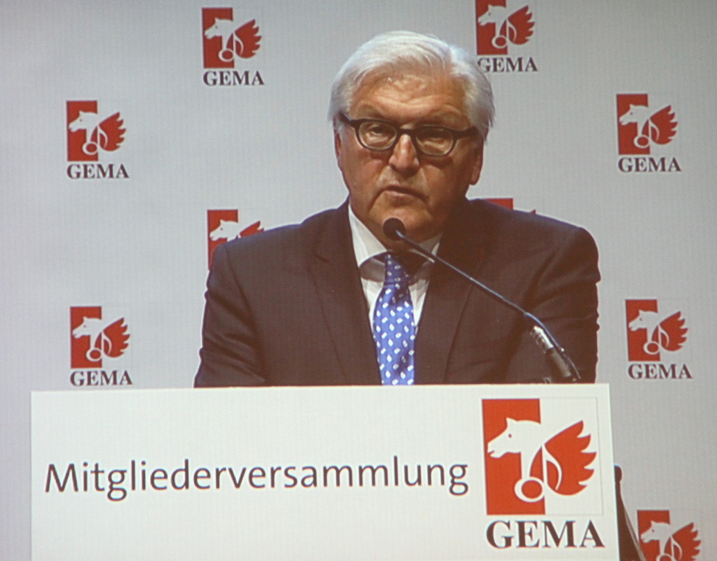 "Es ist und bleibt richtig, für das Einstellen von Musikvideos eine angemessene Nutzungsgebühr zu verlangen. Das ist weder unsittlich noch von vorgestern": SPD-Politiker Frank-Walter Stein...