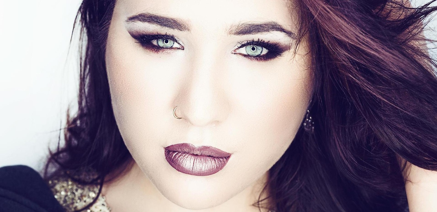 Thematisiert im Song "Waiting So Long" die Probleme einer Fernbeziehung: Miss Marcy Gray