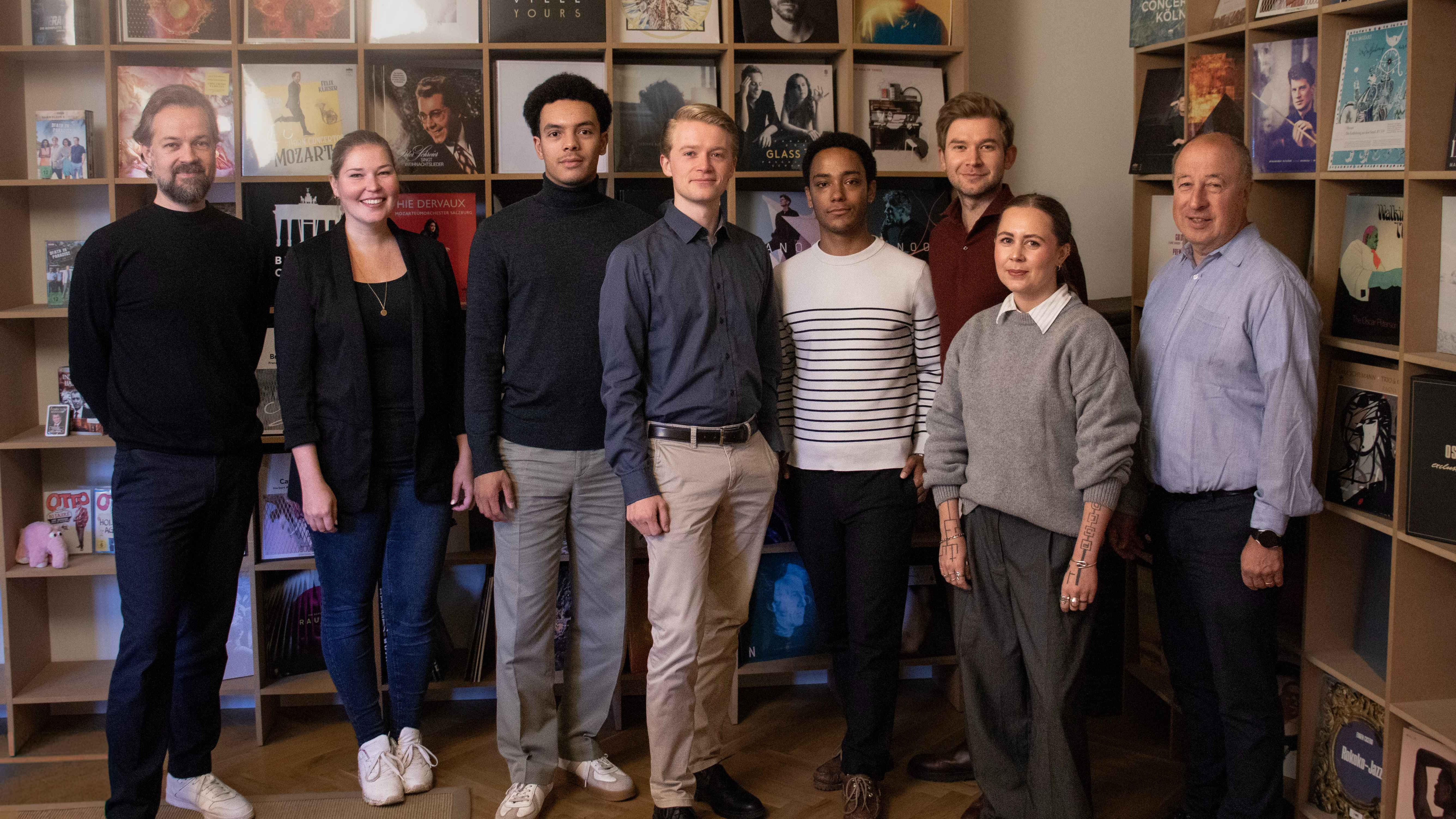 Wollen A Cappella auf Platte bringen (von links): Marcus Heinicke (Director Classics), Marlene Grunert (Product Manager, beide Edel), Thoma Jaron-Wutz, Armin Horn, Raphael Riebesell, Marce...