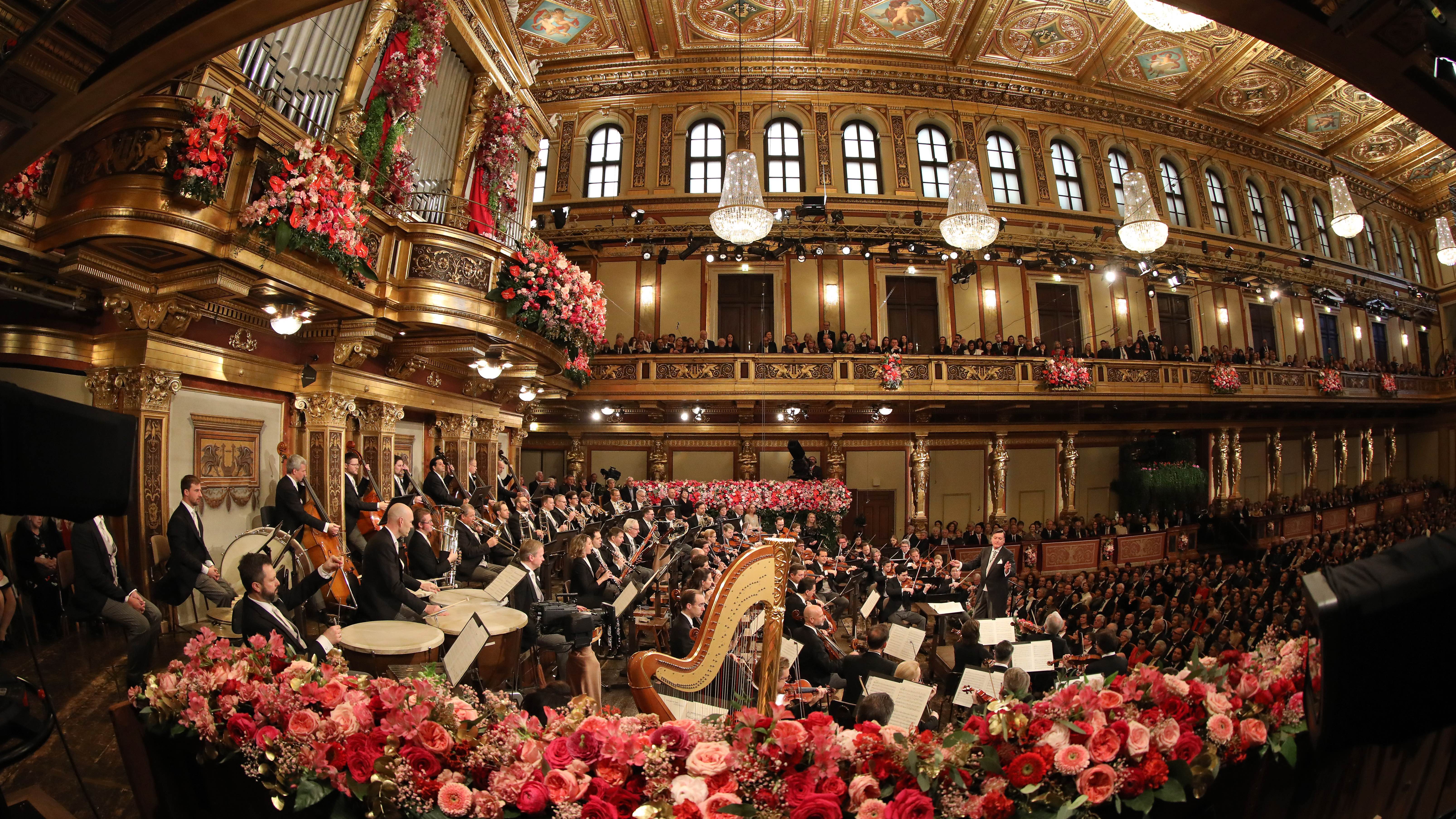 4e2c4b89 a463 4c0a 95d2 9dcbdc32cf4f Stabile Leistung: das "Neujahrskonzert" der Wiener Philharmoniker unter dem Dirigenten Christian Thielemann schaffte es 2024 bereits im 24. Jahr in Folge an die Spitze der österreichischen...