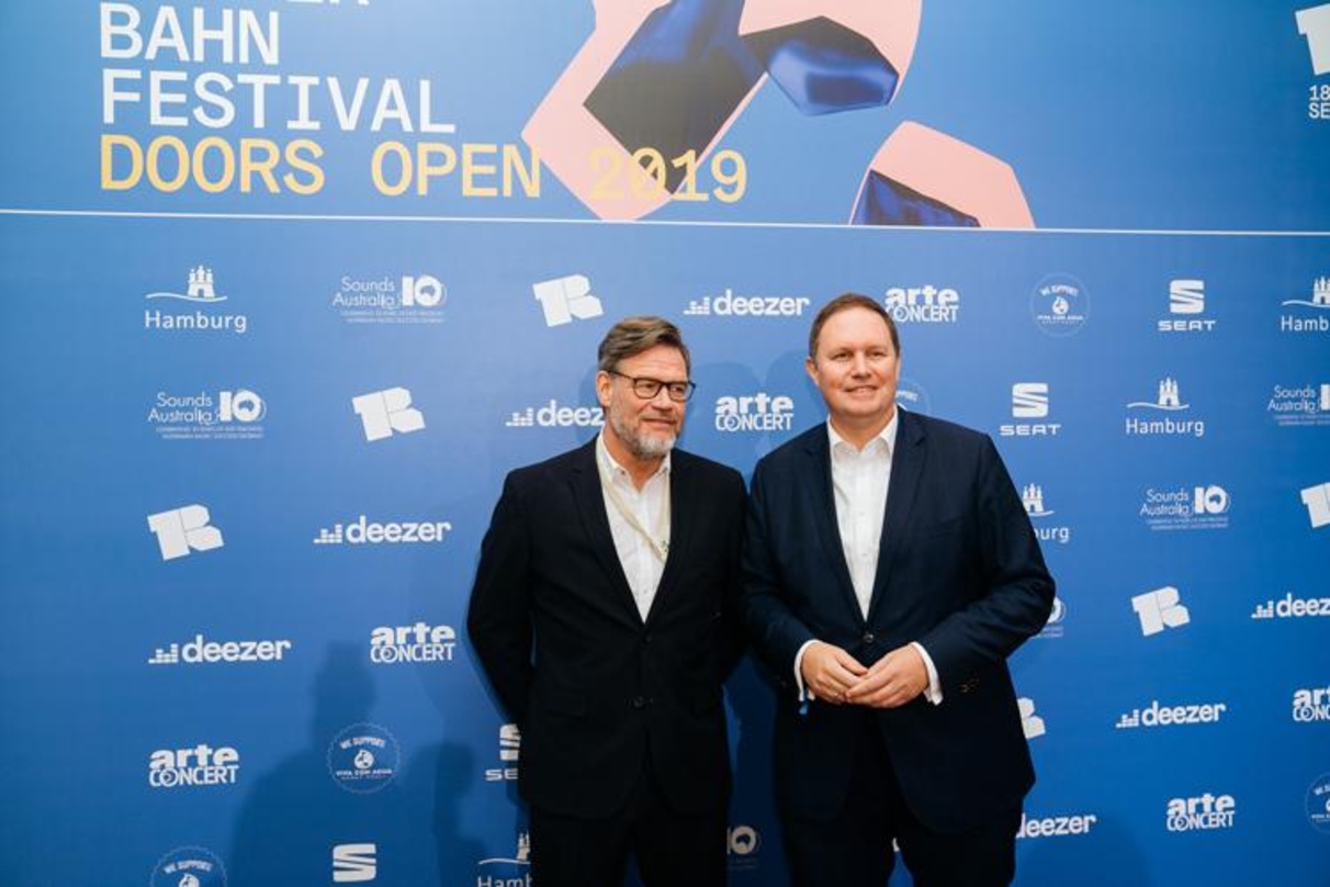 4e3ff2611ebe7168fdb1eba3a491df37712d29d488fc4e8c47c77e7dac077439 Setzten die Agenda des Reeperbahn Festivals 2019: Alexander Schulz (links, Reeperbahn Festival) und Kultursenator Carsten Brosda, hier bei Doors Open