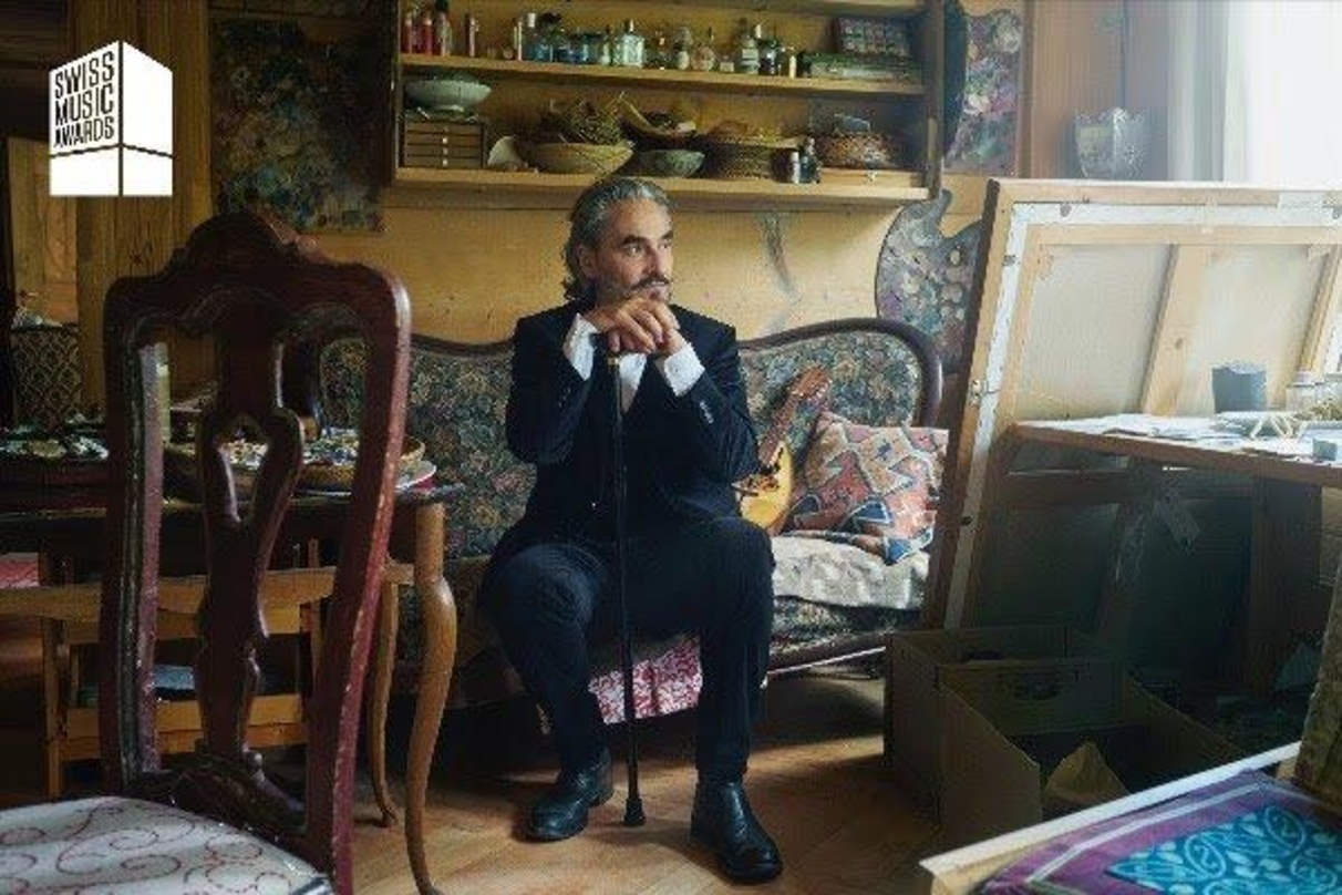 Schart Freunde und Weggefährten für die Revue um sich: Stephan Eicher