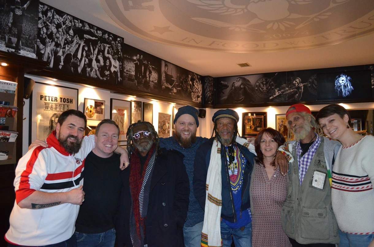 Bei der Präsentation in Köln (von links): Stephan "White Scorpio" Schulmeister (Consulting), Marius Finger (Rootdown Promotions), Winston McAnuff (Inna de Yard), Moses Christoph (Gitarre),...