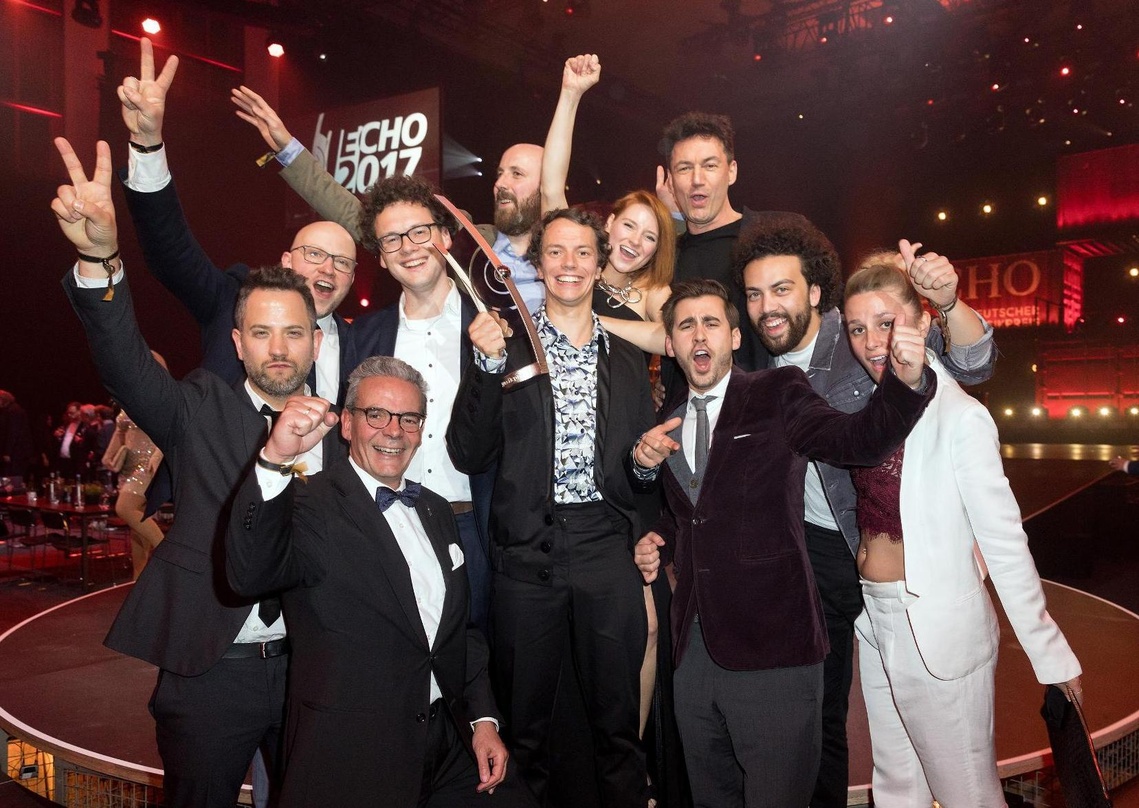 Feierten ihre Erfolge (von links): Patrick Von Strenge (Sony Music), Bastian Ständer (Sony Music), Rolf Budde (Budde Music), Gian Köhler (Guesstimate), Martin Heuser (Guesstimate), Frans Z...