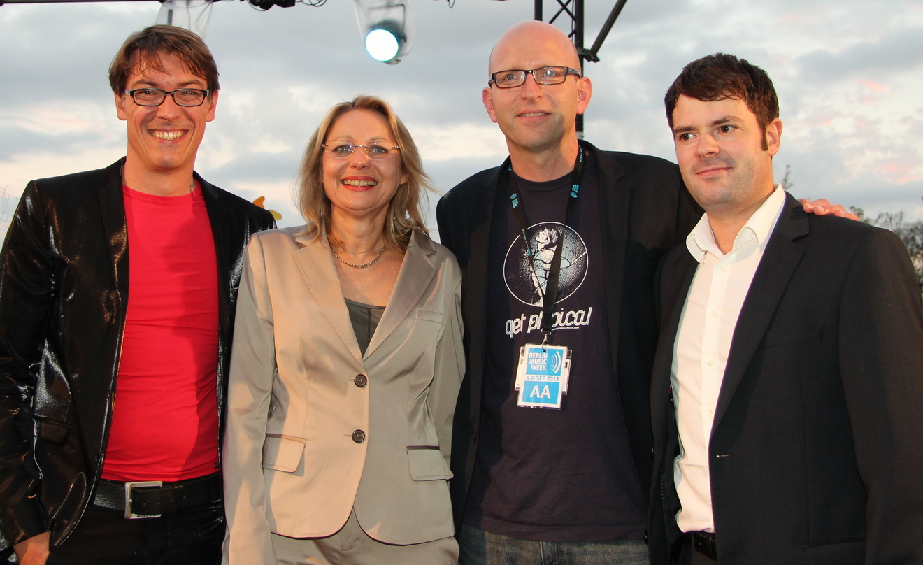 Will das 2013 erfolgreiche Konzept 2014 fortführen: Projektleiter Björn Döring (links), hier am Abend des 4. September im Außenbereich des Postbahnhofs bei der Eröffnung mit (von links) Wi...