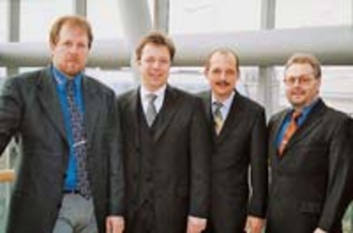 Holen für Saturn den Handels-Echo 2000: Stephan Nisipeanu, Gordon Scholz, Jörg Liebert, Dirk Henckel (von links nach rechts)