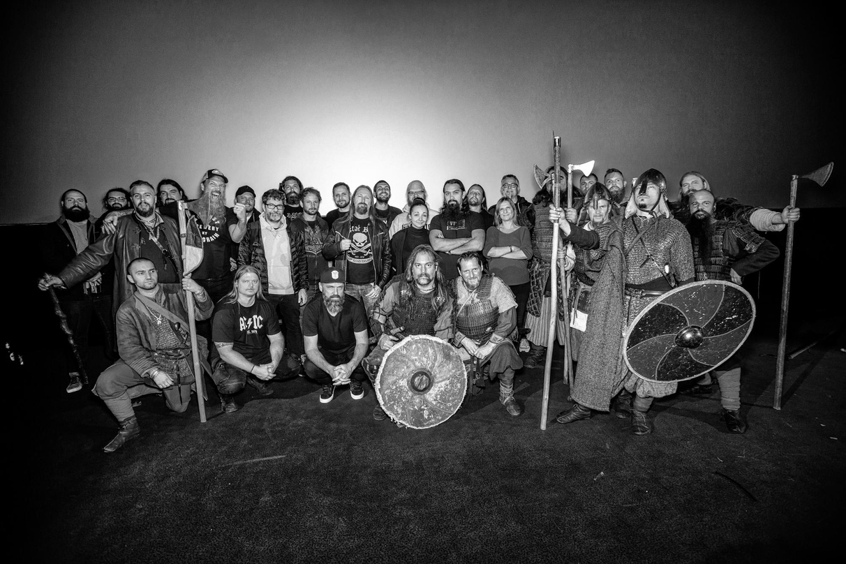 Bei der Vorstellung in München (hinten, von links): Alexander Lahnsteiner, Roman Hilser, Achim Ostertag, David Gregori (alle Silverdust GmbH), Alexander Milas (Twin V), Benjamin Voß (Senio...