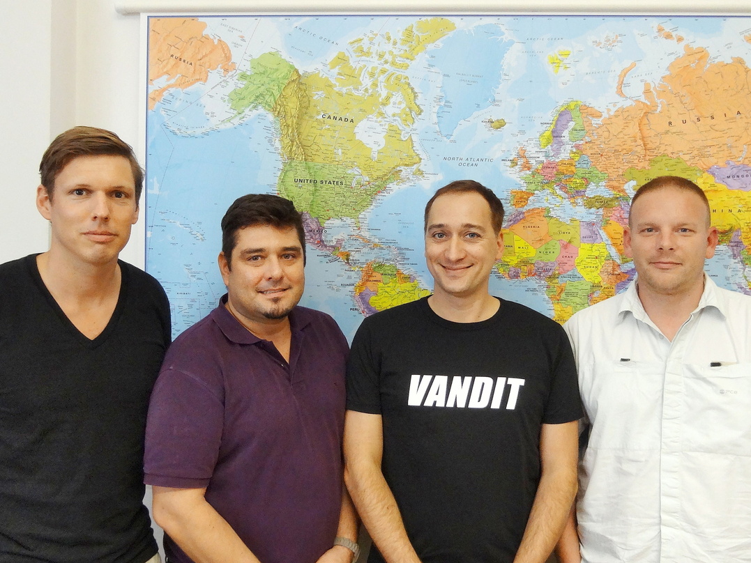 Arbeiten im Digitalbereich zusammen (von links): Thorsten Freese, Rupert Höß (Labelmanager Vandit Records), Paul van Dyk und Mario Lehmann (Senior Director Labelmanagement Believe Digital)