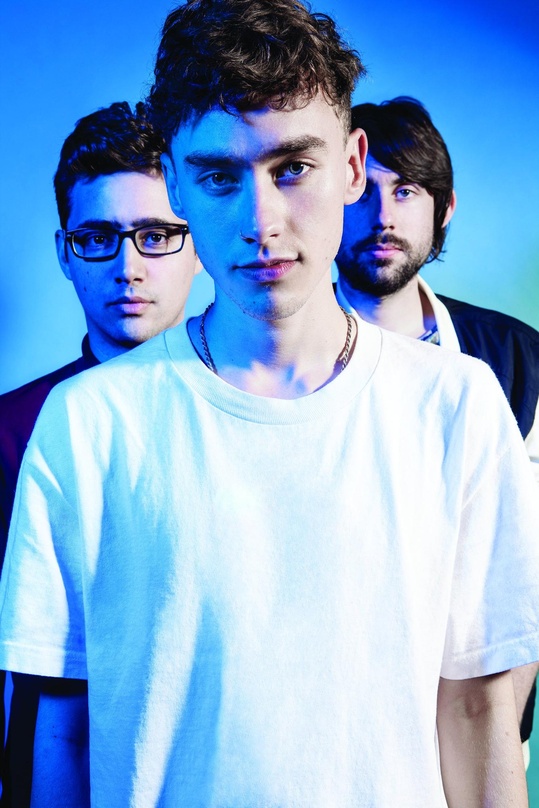 Bei den Alben weiter ganz oben und bei den Singles auf drei: Years & Years