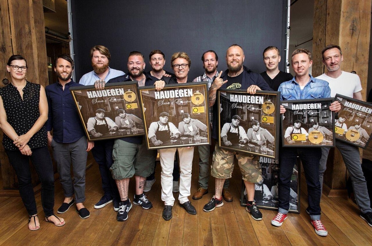 Bei der Gold-Verleihung in Hamburg: Haudegen und ihr Team