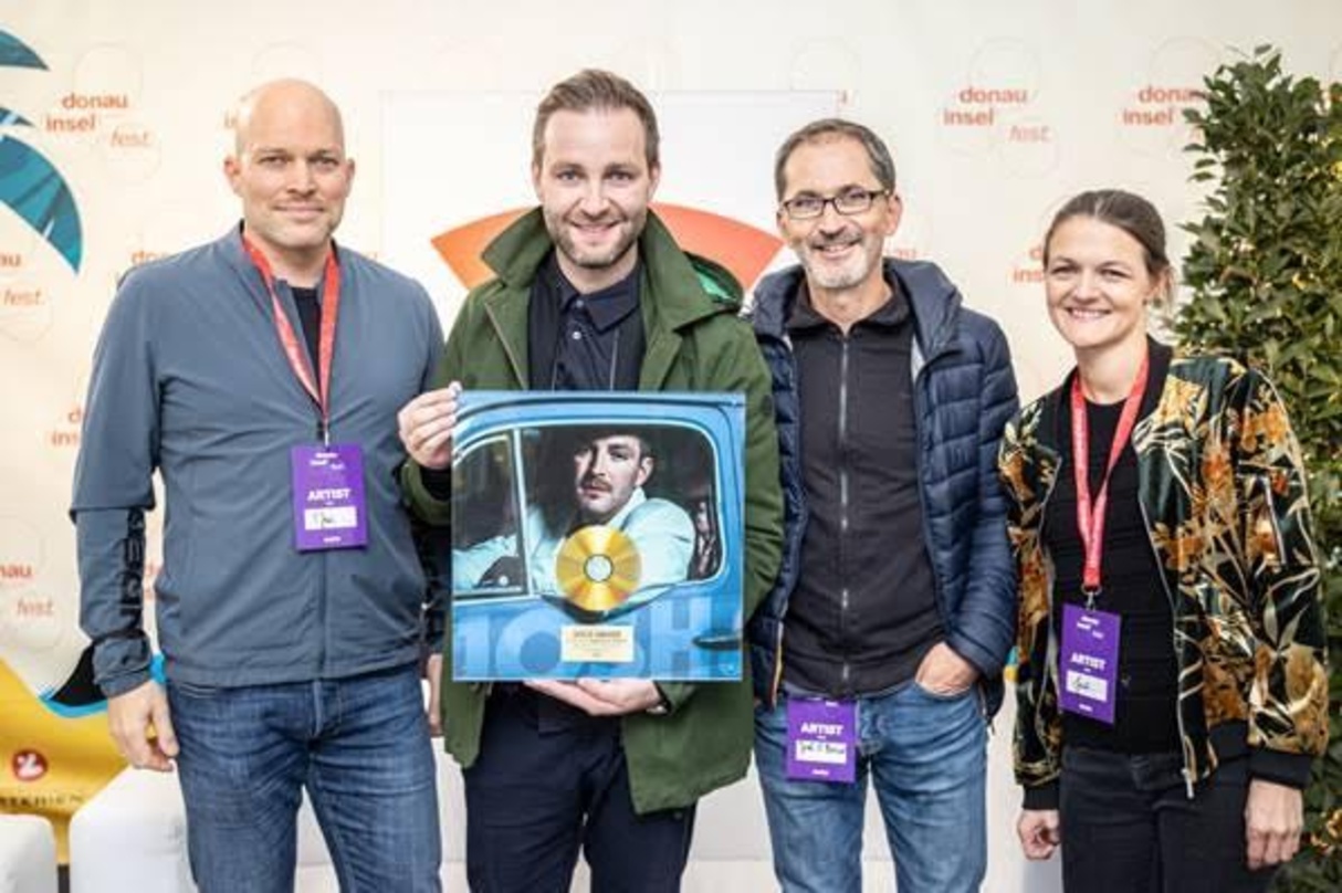 Gruppenbild mit Gold (von links): Franz Pleterski, Josh., Klaus Hoffmann und Martina Büttner