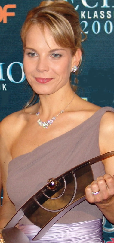 Kennt sich mit dem Echo aus: Elina Garanca, hier mit ihrem Preis 2007