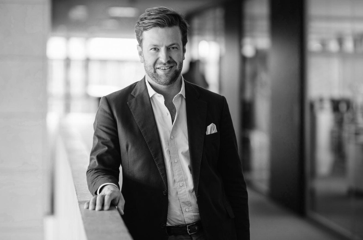 50bcc7f5f579843edf0b4c2ef6cadef6b8c09e01a8b2eea07bc11685248eb125 Kam von der Medizin über die Unternehmensberatung ins Entertainmentgeschäft bei Edel: Jonas Haentjes