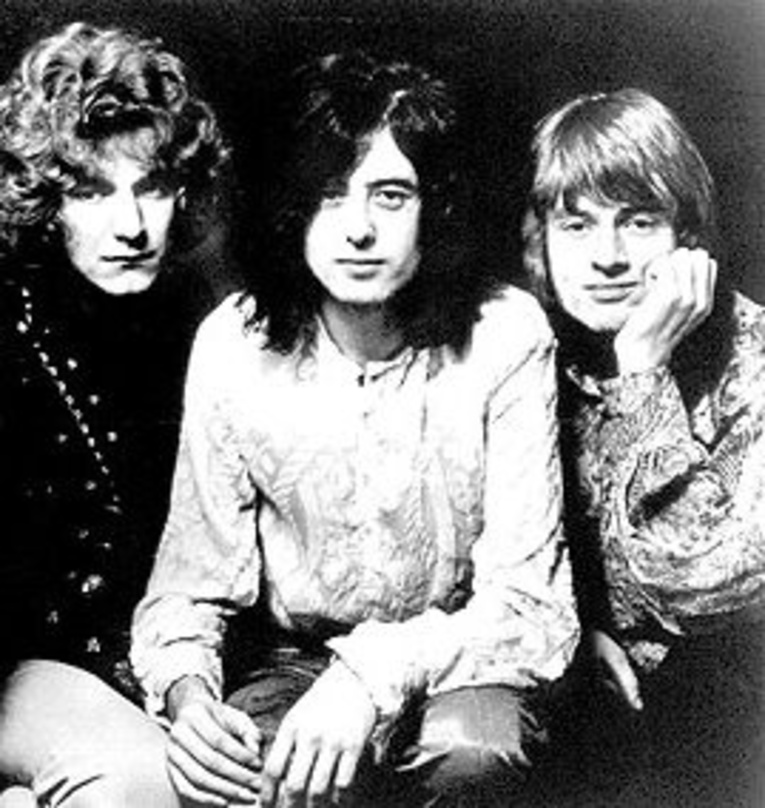 In Gedenken an ihren Mentor Ahmet Ertegun wieder vereint (v.l.n.r.): Robert Plant, Jimmy Page und John Paul Jones von Led Zeppelin