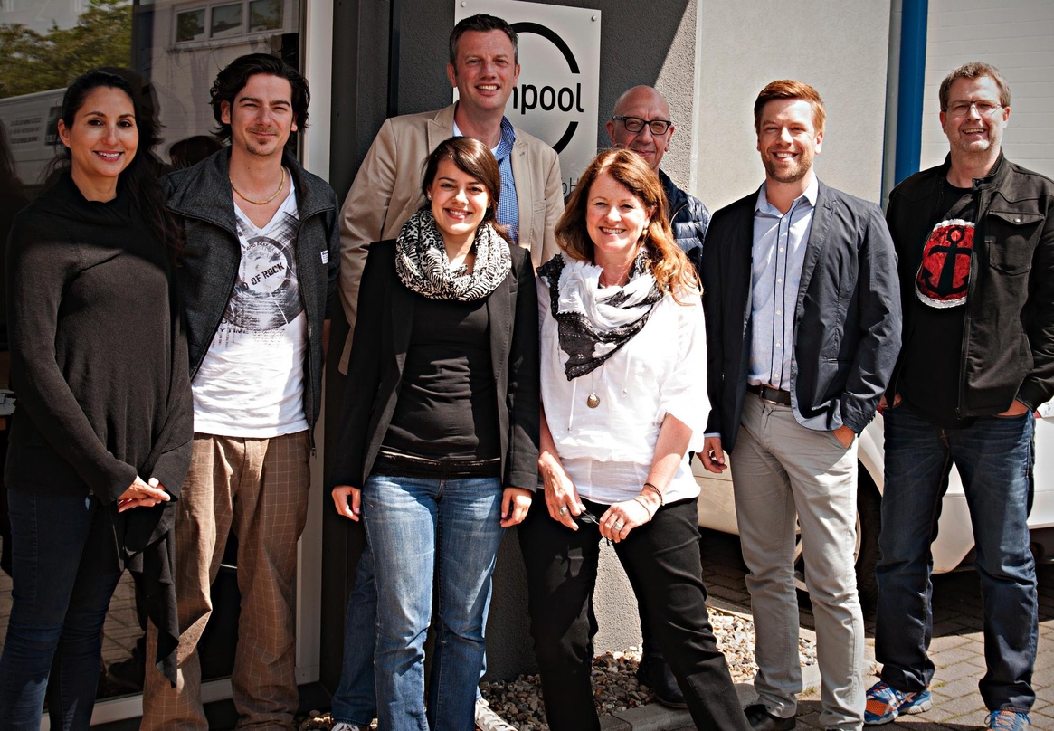 Arbeiten künftig zusammen: Tom Gaebel und sein neues Team||Arbeiten künftig zusammen (von links): Karin Azúa, Alexander Lamprecht, Milena Sobral, Peter Band, Alexandra Dörrie, Kurt Erping,...