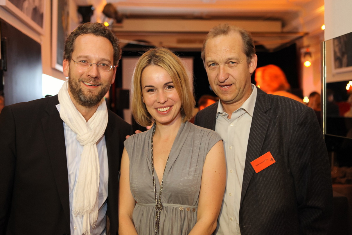 Gut gelaunt beim zehnten Hanse Rendezvous (v.l.n.r.): Pascal Funke (Funke Media), Schauspielerin Mareike Fell und ihr Kollege Peter Heinrich Brix