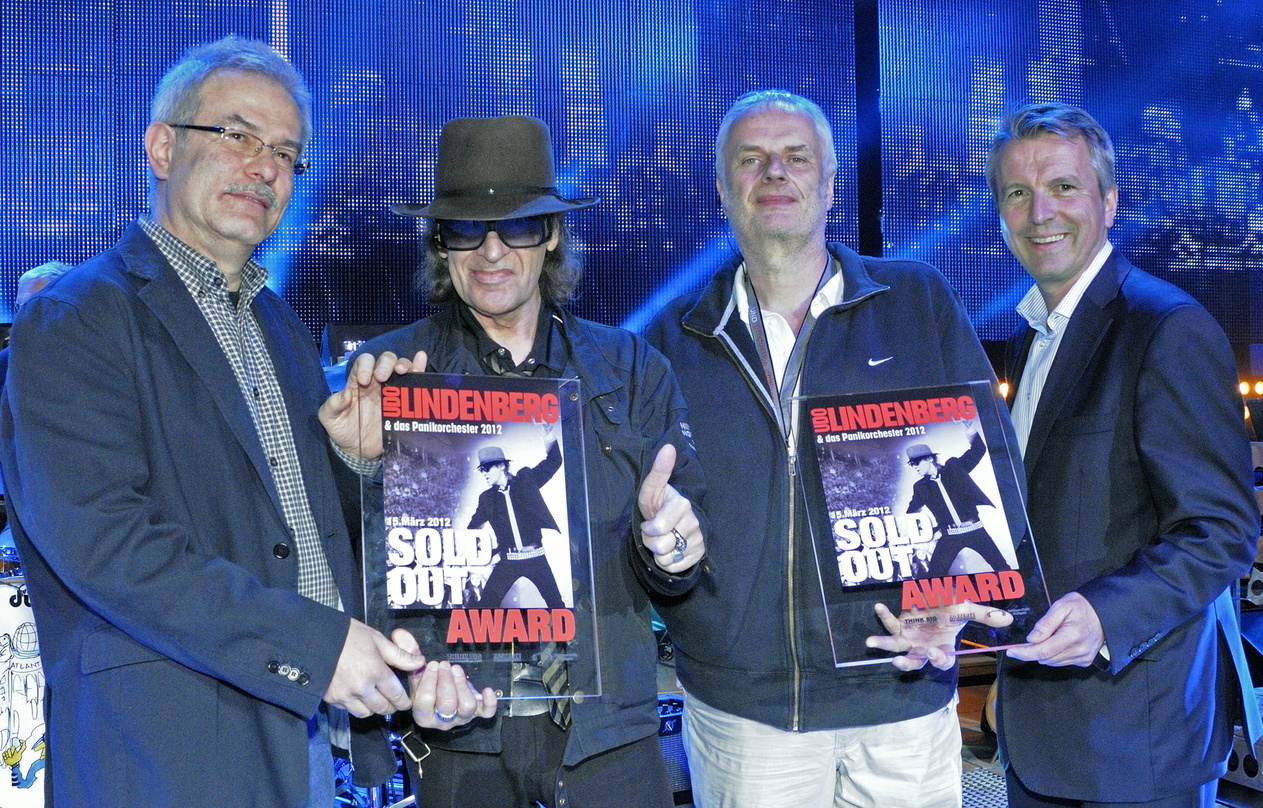 Bei der Preisverleihung (v.l.n.r.): Hans-Peter Haag (Music Circus Concertbüro), Udo Lindenberg, Roland Temme (Geschäftsführer Think Big) und Andreas Kroll (Geschäftsführer in.Stuttgart Ver...