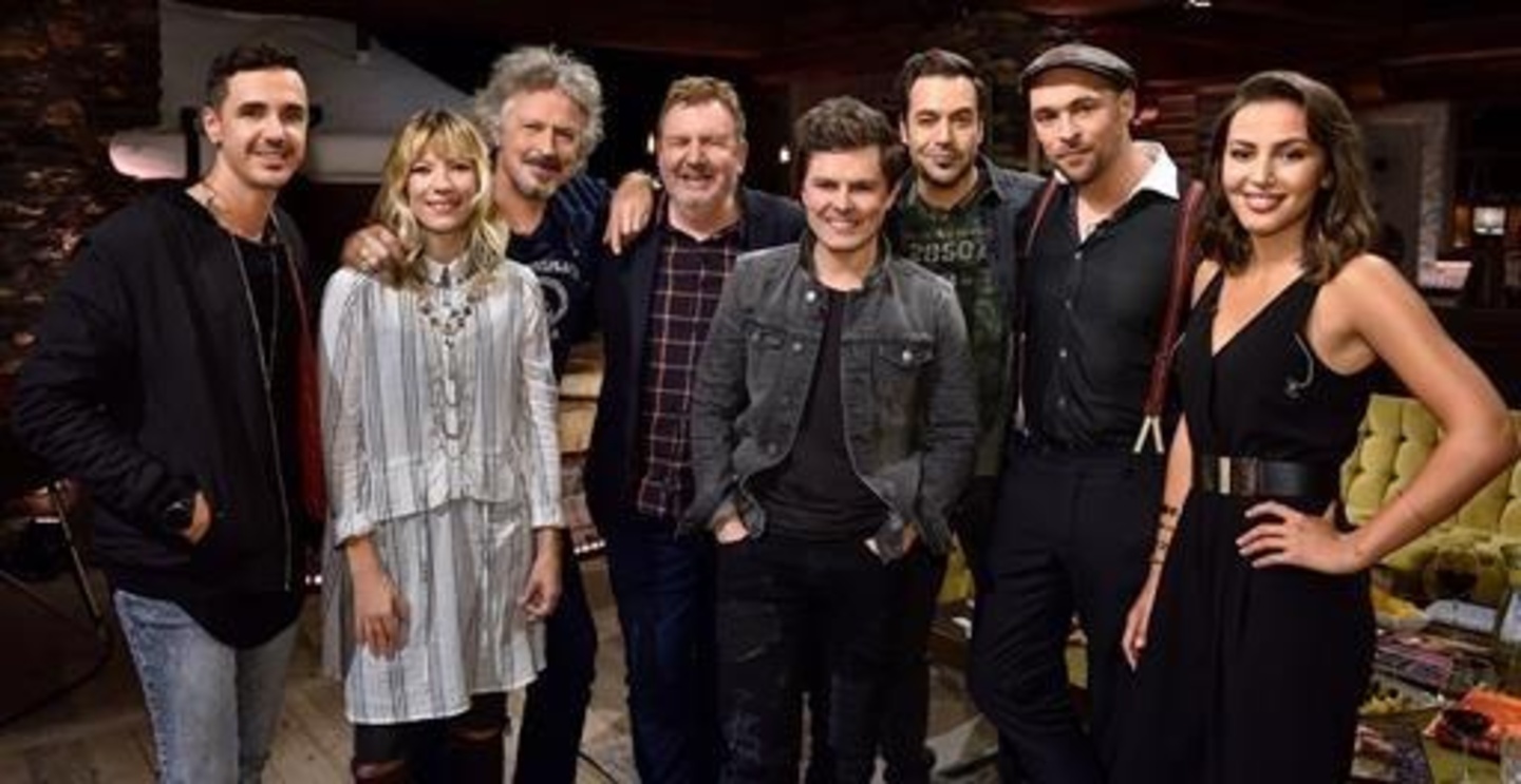 Erinnern an verstorbene Künstler (von links): Seven, Mieze Katz, Wolfgang Niedecken, Steve Blame, Michael Patrick Kelly, Laith Al-Deen, Max Mutzke und Namika