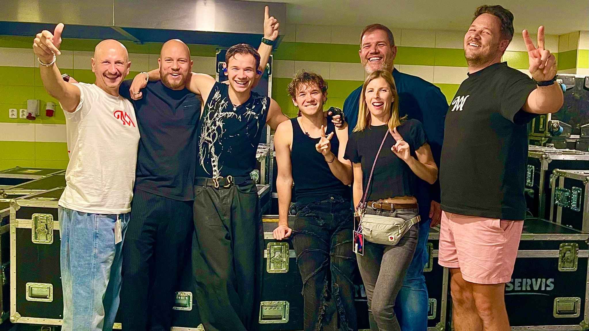 Beim Tourauftakt (von links): Kjell-Erik Gunnarsen, Tommy Leino (beide Management), Marcus & Martinus, Jan Mewes (Mewes Entertainment Group), Tourmanagerin Laura Hilger und Tourleiter Liam...