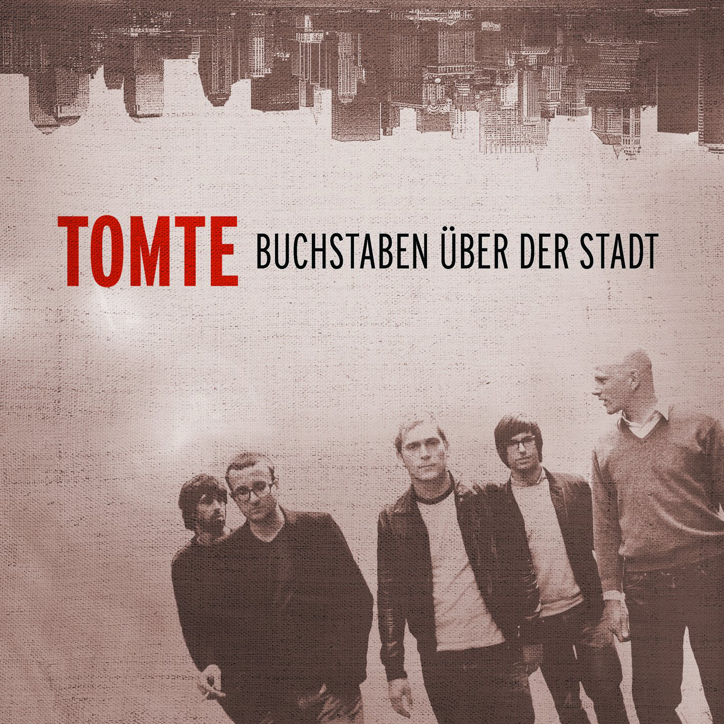 Tomte – Buchstaben über der Stadt