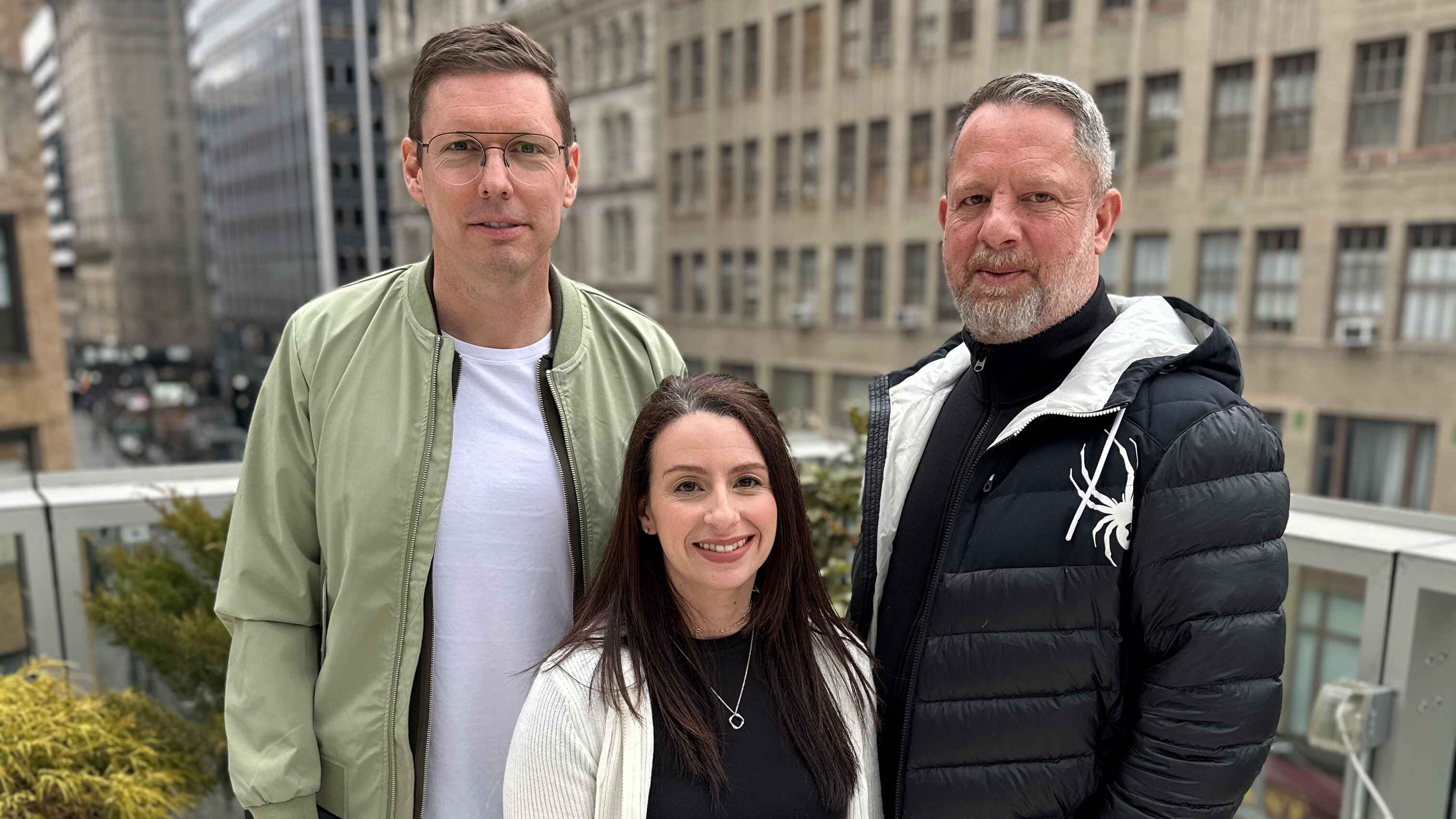 525bc823 1ffb 40ca 91a5 9982792cdb11 Arbeiten nun miteinander: Thorsten Freese (links, Believe Germany), Jackie Andersen (SharpTone) und Marcus Hammer (Nuclear Blast).
