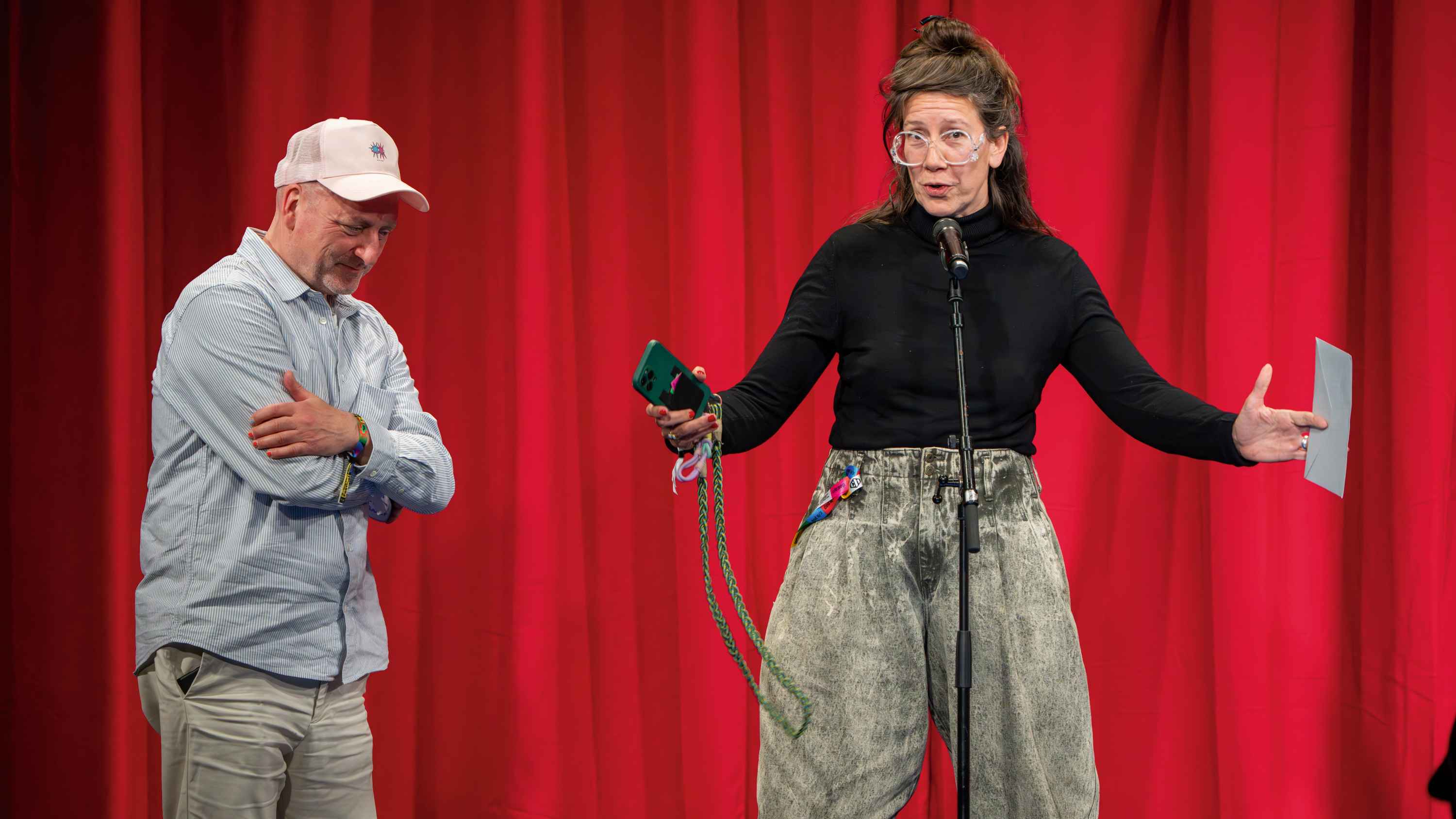 Traten auch beim Preis für Popkultur auf die Bühne: Ralph Christoph (Convention Director, links) und Elke Kuhlken (Festival Director, beide c/o pop).