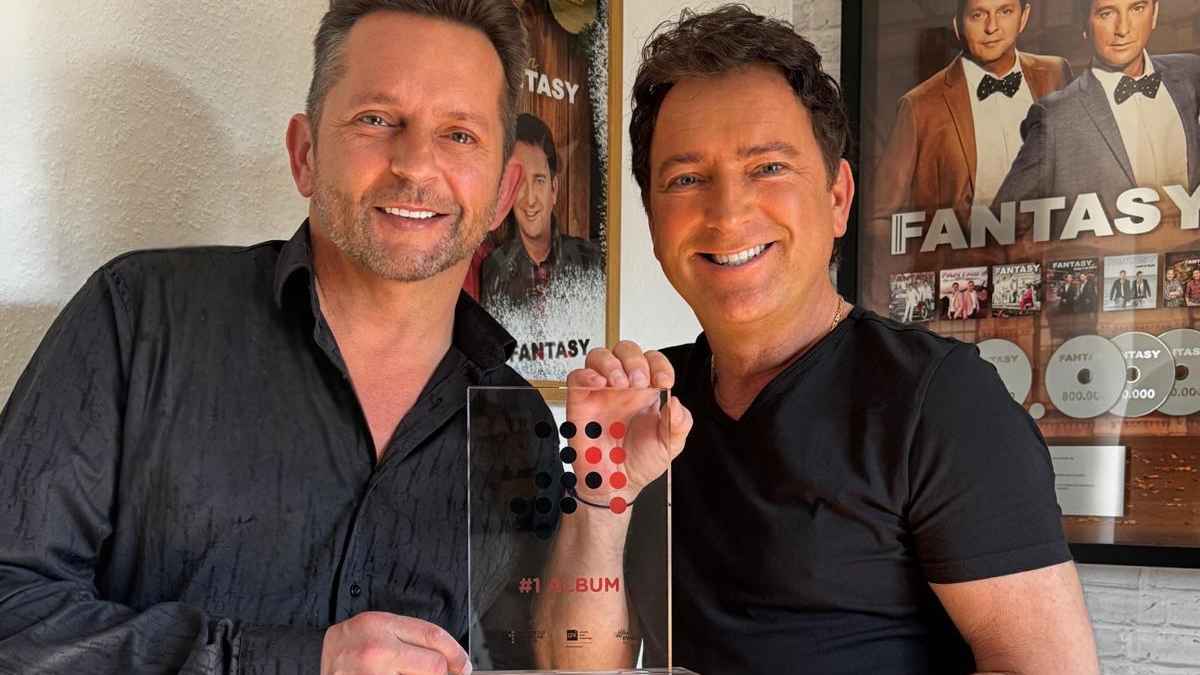 Mit ihrem Nummer-eins-Award von GfK: Martin Hein (links)und Fredi Fredi Malinowski (beide Fantasy).
