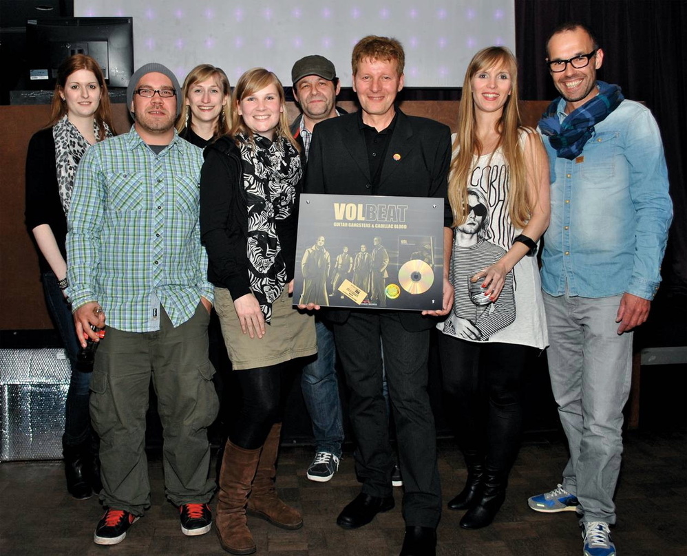 Feierten das Jubiläum der 4MA (von links): Nina Remor, Sebastian Stiewe, Ina Schulz, Nina Jacobs (alle Die 4MA), Michael Schmitz (Mascot Records), Ulf Bellmann, Chantal Klapperich und Schn...