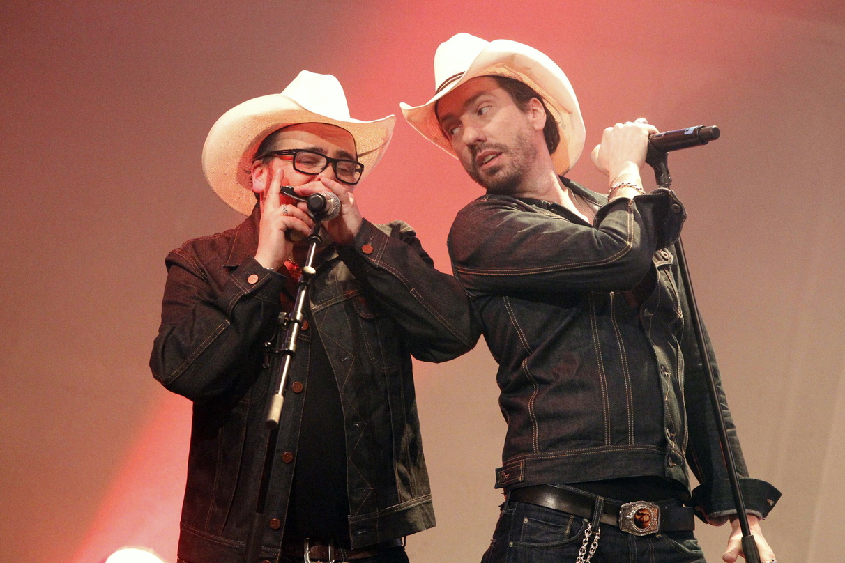Zweimal von Universal geehrt: The BossHoss, hier beim Deutschen Computerspielpreis und LARA 2012