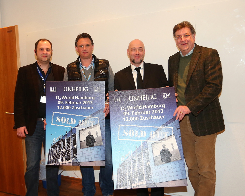 Trafen sich zur Award-Übergabe (von links): Kai Müller (Senior Event Manager/Program Coordinator O2 World Hamburg), Bernd Lembeck (Fansation Tourveranstalter & Management), Der Graf (Unhei...