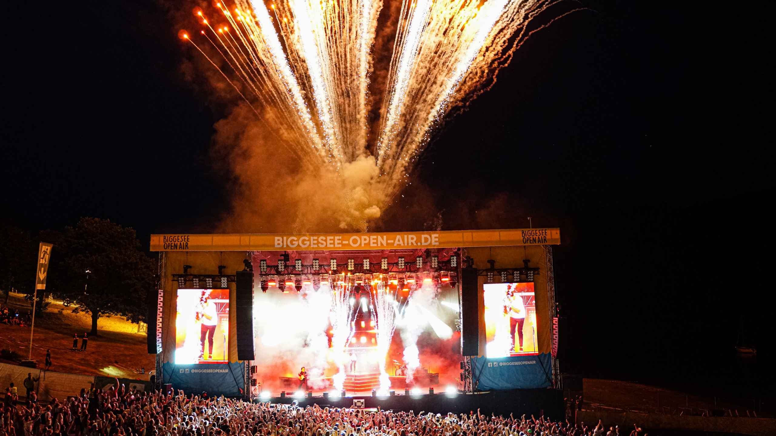 Mit Feuerwerk beim Biggesee Open Air 2022: Wincent Weiss.