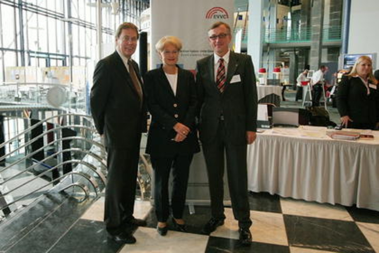 Tagten in Bremen (v.l.n.r.): Claus Kleyboldt (AWD-Dome Bremen), Bremens Kultur-Staatsrätin Elisabeth Motschmann, EVVC-Präsident August Moderer