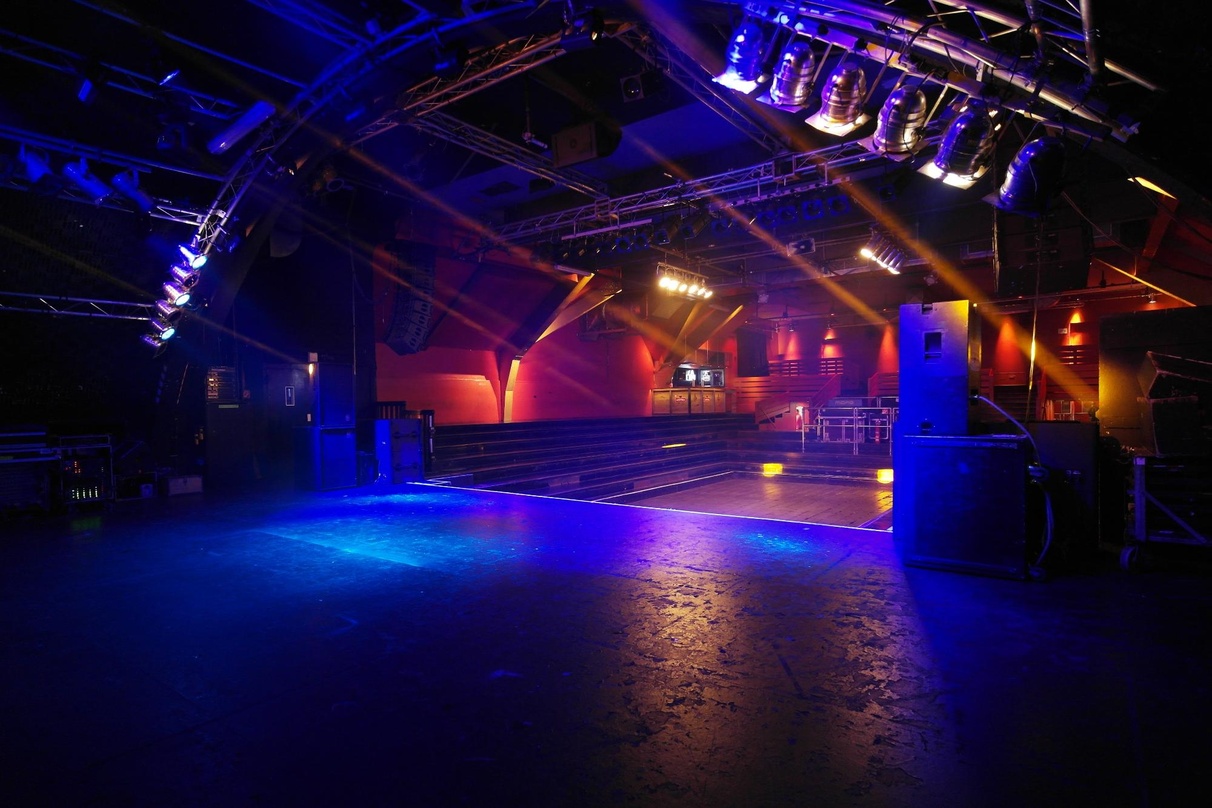 Geschichtsträchtiger Veranstaltungsort: die Bühne im Großen Saal der Markthalle
