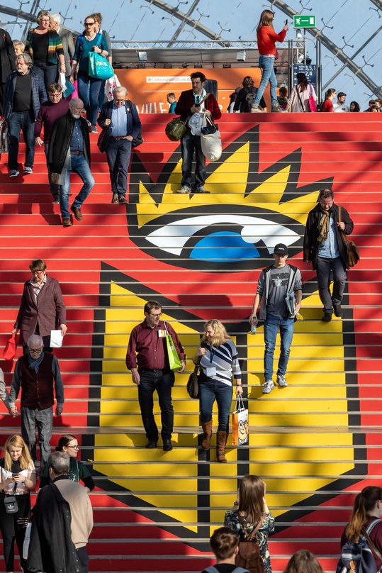 In Corona-Zeiten so nicht denkbar: Besucherströme bei der Buchmesse in Leizig