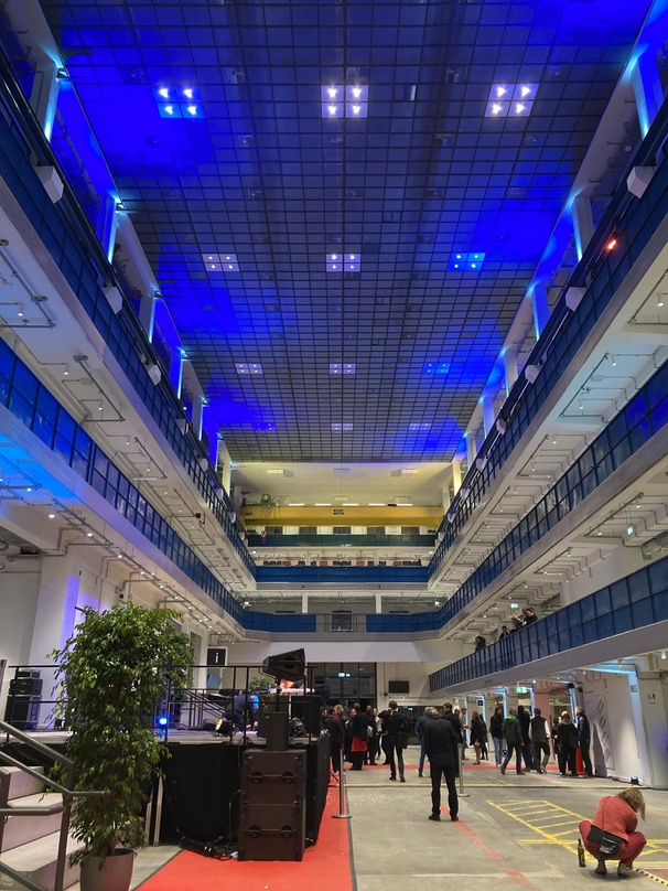 Mehr als nur ein Foyer der Isarphilharmonie: die Halle E im HP8-Areal in München-Sendling