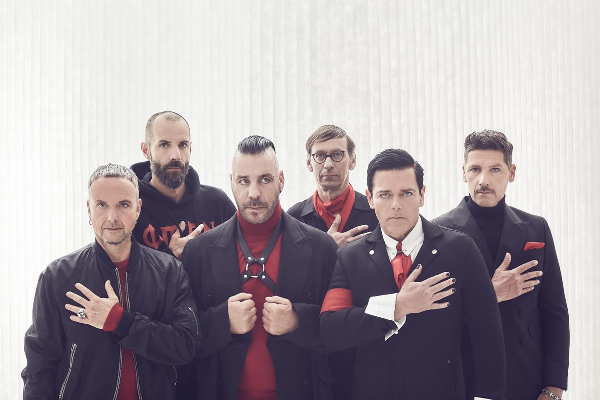 549172065849e5d4b64fd0aea2d2368f5dddffb137b6e89d1b0d694a9a12e521 Deklassieren die Konkurrenz: Rammstein