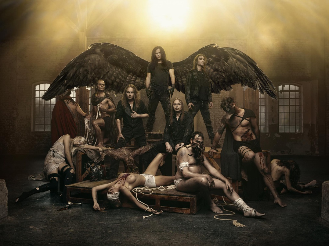 Gewaltige Festgesellschaft mit Kreator: Die Thrash-Metaller aus dem Ruhrgebiet landen mit ihrem neuen Studioalbum, "Gods Of Violence", erstmals auf dem ersten Platz der Offiziellen Deutsch...