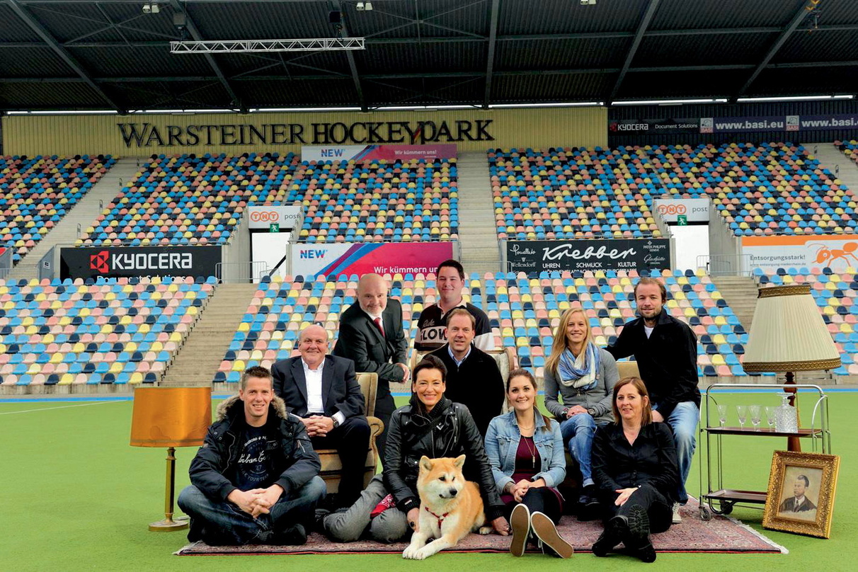 Will ein Zeichen setzen: das Team des Sparkassenparks Mönchengladbach um Michael Hilgers (Mitte)