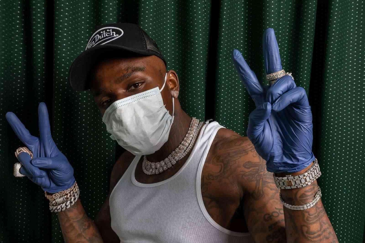 Trägt korrekt seine Corona-Schutzutensilien: der neue Anführer der Billboard 200, DaBaby