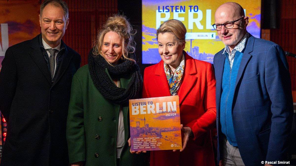 557274ce cf92 470c bf8e 399d5a5a10fc Gaben Anfang März im Messedammtunnel am ICC den Startschuss für das Format "Listen To Berlin: Live" (von links): Mario Tobias (Geschäftsführer der Messe Berlin), Kirstin Bauch (Bezirksbürg...