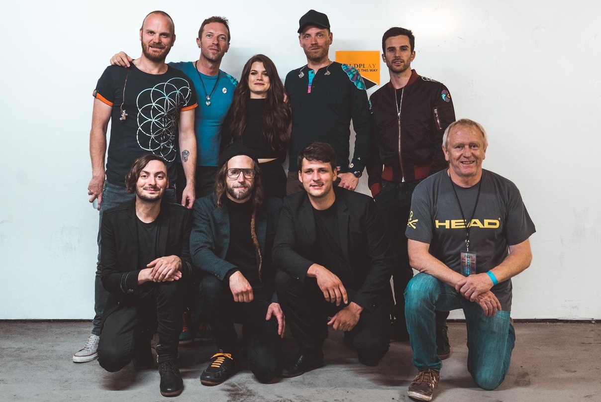 Zeigten sich zufrieden mit der Deutschlandtournee (vorn, von links): Robert Kerner, Joh Weisgerber, Johannes Werle (alle Femme Schmidt Band) und Deville Schober (Femme Schmidt Manager/Brai...